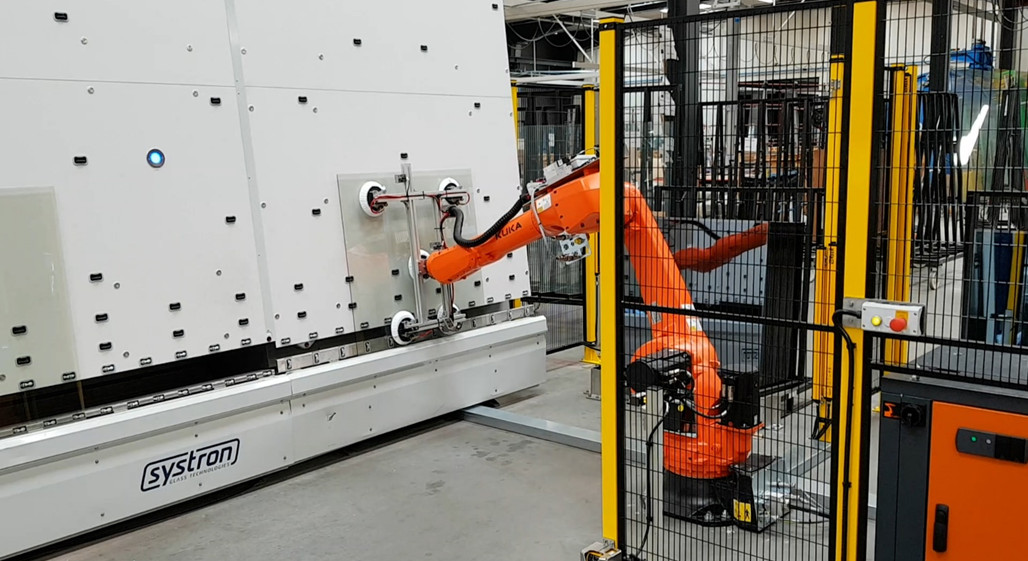 Glaseksperten: aumento del 40 % en la producción gracias a la carga robótica 